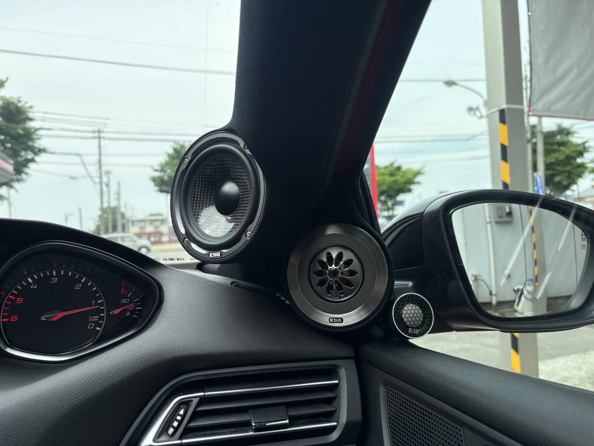 プジョー308SWにESB AUDIO 9000シリーズ3WAY取り付け